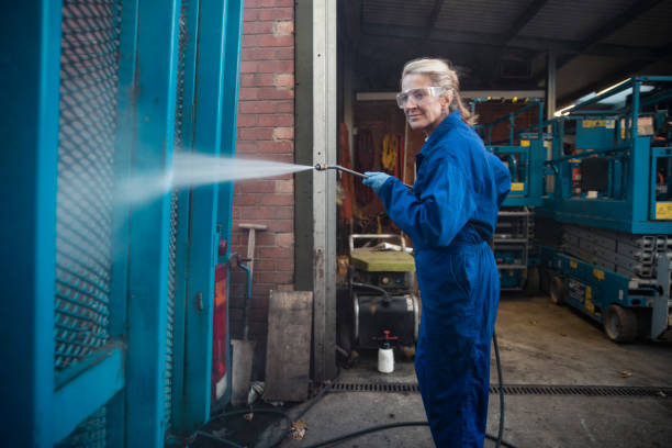 Best Garage Pressure Washing  in Warroad, MN
